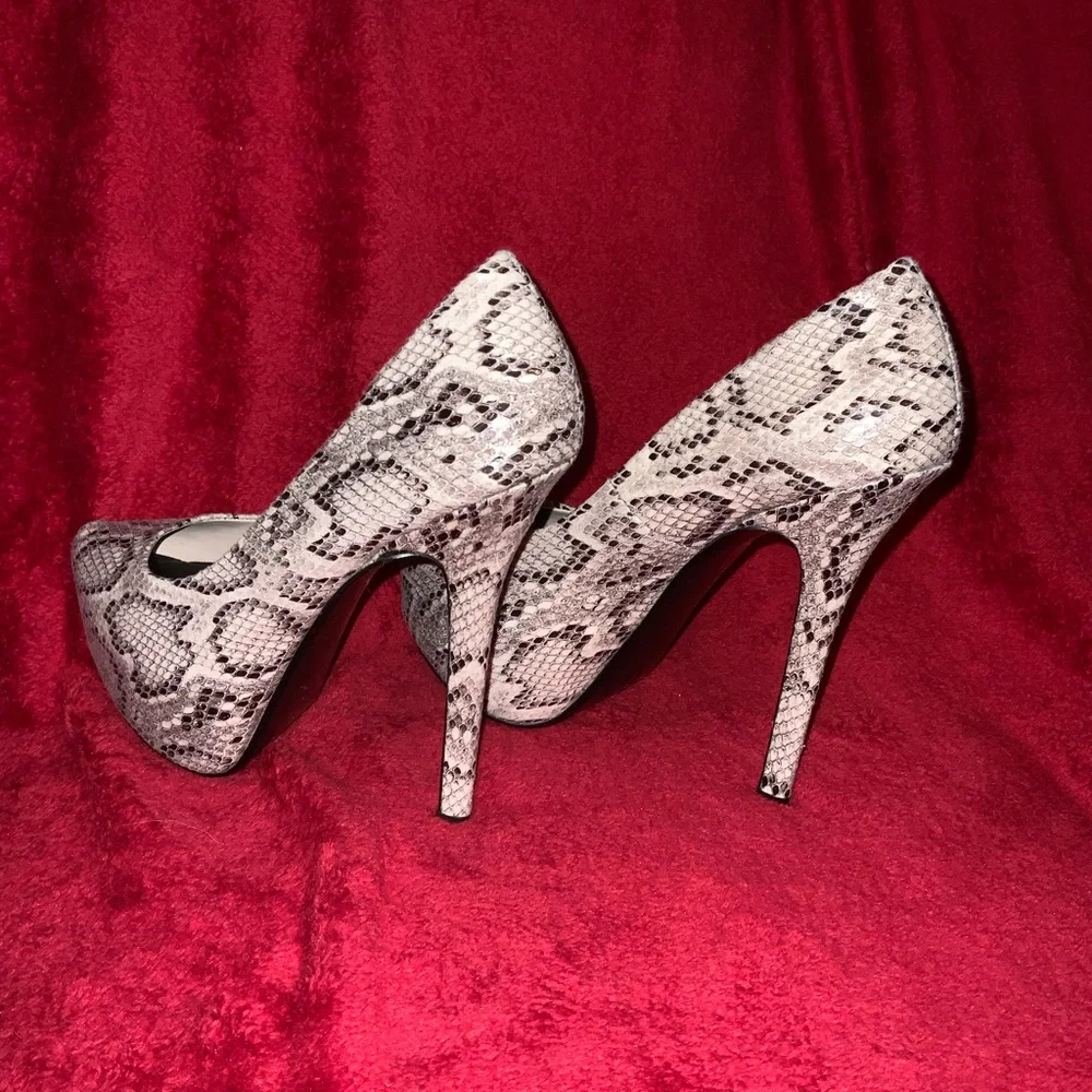 STEVE MADDEN faux snakeskin LIKE NEW! Size 9 1/2 with 6 inch heels! - Picture 4 of 6